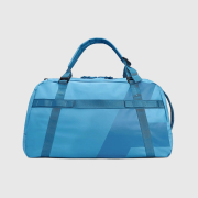 حقيبة السفر بعيدا